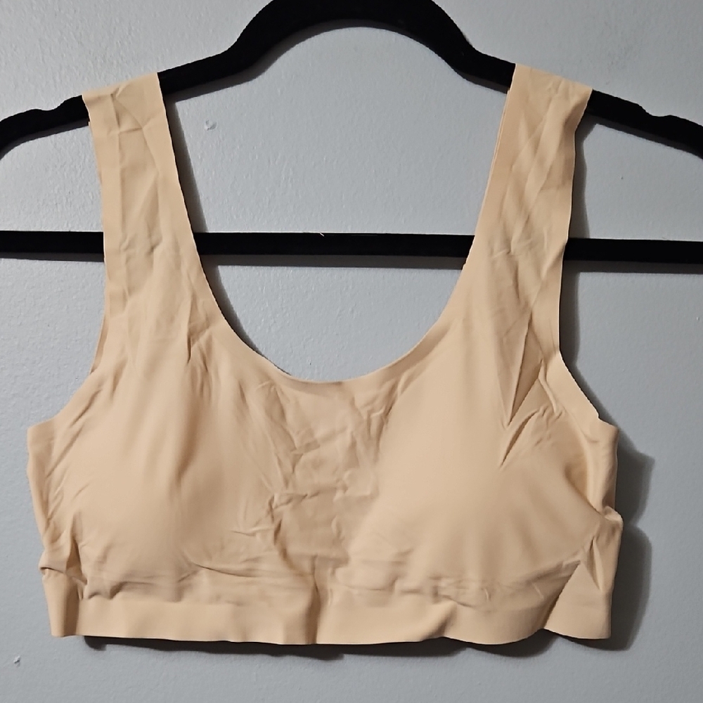Seamless Cream Pull Over Bralette With Removable Pads Size 80/36 L